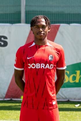 Junior Adamu; SC Freiburg, 20; GER, SC Freiburg, 1.BL, Portraettermin 2024 2025, 08.08.2024, GER, SC Freiburg, 1.BL, Portraettermin 2024 2025, 08.08.2024 Freiburg Copyright: xEibner-Pressefoto WolfgangxFrankx EP_WFK
