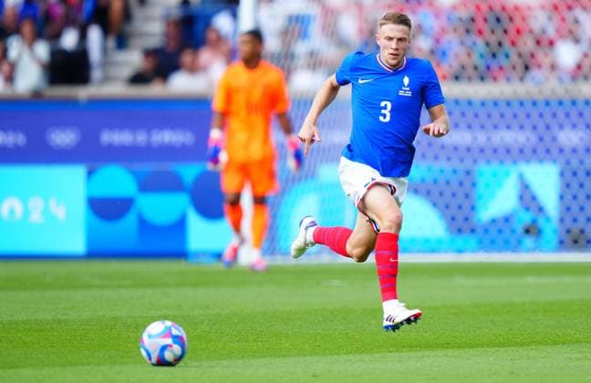 Adrien Truffert of France chases the ball during the Olympic Men s Football Final, France v Spain Paris 2024 Olympic Games, Olympische Spiele, Olympia, OS Day Fourteen, Paris, France - 09 Aug 2024 EDITORIAL USE ONLY No use with unauthorised audio, video, data, fixture lists (outside the EU), club league logos or live services. Online in-match use limited to 45 images (+15 in extra time). No use to emulate moving images. No use in betting, games or Copyright: xJavierxGarcia Shutterstockx 14622991ab