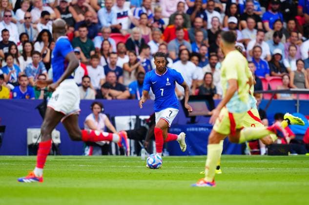 Michael Olise of France on the ball during the Olympic Men s Football Final, France v Spain Paris 2024 Olympic Games, Olympische Spiele, Olympia, OS Day Fourteen, Paris, France - 09 Aug 2024 EDITORIAL USE ONLY No use with unauthorised audio, video, data, fixture lists (outside the EU), club league logos or live services. Online in-match use limited to 45 images (+15 in extra time). No use to emulate moving images. No use in betting, games or Copyright: xJavierxGarcia Shutterstockx 14622991bf