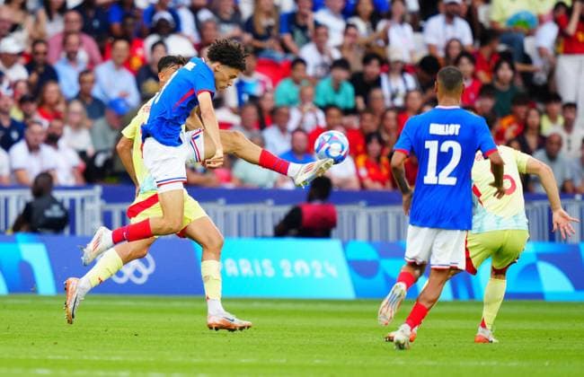 Maghnes Akliouche of France clears the ball during the Olympic Men s Football Final, France v Spain Paris 2024 Olympic Games, Olympische Spiele, Olympia, OS Day Fourteen, Paris, France - 09 Aug 2024 EDITORIAL USE ONLY No use with unauthorised audio, video, data, fixture lists (outside the EU), club league logos or live services. Online in-match use limited to 45 images (+15 in extra time). No use to emulate moving images. No use in betting, games or Copyright: xJavierxGarcia Shutterstockx 14622991bz