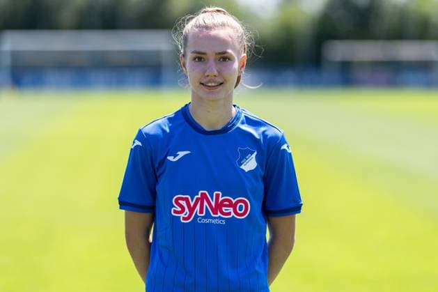 Sara Ritter (TSG, 22), Einzelbild, Einzelfoto, Aktion, Action, Porträt, Portrait, 29.07.2024, St.Leon-Rot (Deutschland), Fussball, Frauen, TSG 1899 Hoffenheim Porträttermin 2024 25