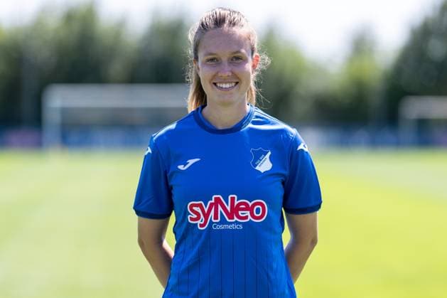 Jana Feldkamp (TSG, 31), Einzelbild, Einzelfoto, Aktion, Action, Porträt, Portrait, 29.07.2024, St.Leon-Rot (Deutschland), Fussball, Frauen, TSG 1899 Hoffenheim Porträttermin 2024 25