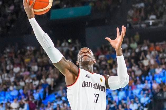FRA, Olympische Sommerspiele Paris 2024, Basketball, Spiel um Platz 3 , Deutschland (GER) vs Serbien (SRB) 10.08.2024, Bercy Arena, Paris, FRA, Olympische Sommerspiele Paris 2024, Basketball, Spiel um Platz 3 , Deutschland (GER) vs Serbien (SRB) , im Bild SCHRODER Dennis (GER 17)