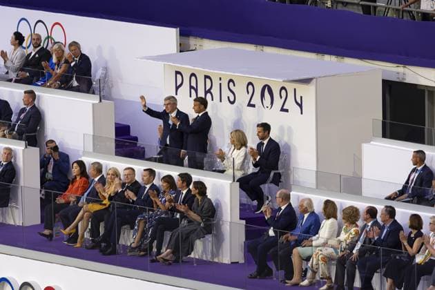 Emmanuel Macron Président de la République française, Thomas Bach Président du Comité international olympique Tony Estanguet Closing Ceremony during the Olympic Games, Olympische Spiele, Olympia, OS Paris 2024 on 11 August 2024 at Stade de France in Saint-Denis near Paris, France - Photo Gregory Lenormand DPPI Media Panoramic OLYMPIC GAMES PARIS 2024 - CLOSING CEREMONY DPPI Panoramic 21024019_GRL_71841-Avec accentuation-Bruit-1