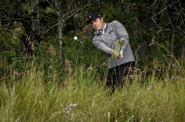 August 16, 2024, Calgary, Ab, CANADA: Mario Tiziani, of the United States, hits from the rough on the 18th hole during the PGA, Golf Herren Tour Champions golf event in Calgary, Alta., Friday, Aug. 16, 2024. Mario Tiziani, - ZUMAc35_ 20240816_zaf_c35_090 Copyright: xJeffxMcintoshx