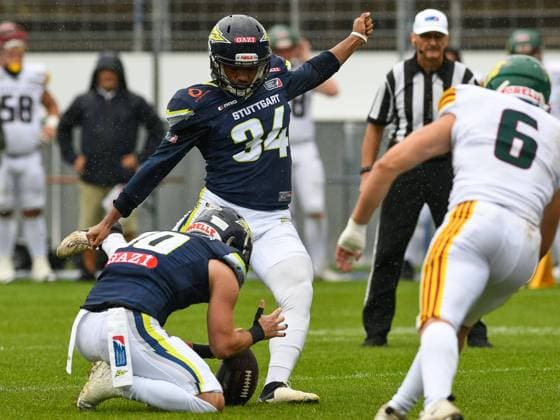 Lenny Krieg (Stuttgart Surge 34, Florian Lengauer (Stuttgart Surge 10), Stuttgart Surge vs. Barcelona Dragons, American Football, European League of Football, Spieltag 13, Saison 2024, 18.08.2024, Stuttgart Surge vs. Barcelona Dragons, American Football, European League of Football, Spieltag 13, Saison 2024, 18.08.2024 Stuttgart Copyright: xEibner-Pressefoto FlorianxSchustx EP_FSU