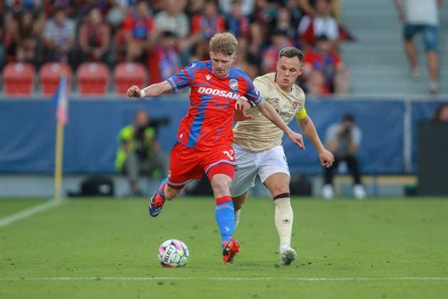 Pavel Sulc of Viktoria Plzen and Lawrence Shankland of Hearts Viktoria Plzen v Heart of Midlothian, UEFA Conference League, Play-Off, First Leg, Football, Doosan Arena, Plzen, Czechia, 22 Aug 2024 EDITORIAL USE ONLY No use with unauthorised audio, video, data, fixture lists, club league logos or live services. Online in-match use limited to 120 images, no video emulation. No use in betting, games or single club league player publications. Copyright: xMilanxKammermeyer Shutterstockx 14653356y