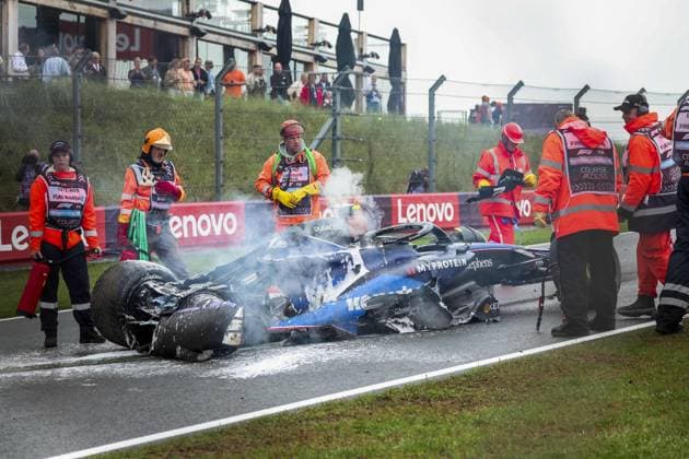 02 SARGEANT Logan (usa), Williams Racing FW46, action, crash, accident, and fire, feu with marshall, commissaire de piste, marshal, marshalls, marshals during the Formula 1 Heineken Dutch Grand Prix 2024, 15th round of the 2024 Formula One World Championship, WM, Weltmeisterschaft from August 23 to 25, 2024 on the Circuit Zandvoort, in Zandvoort, Netherlands - F1 - DUTCH GRAND PRIX 2024 DPPI Panoramic 240824_R15_OLANDA_DP_FG009040_