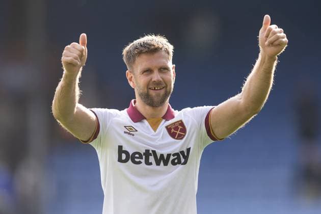 Niclas Füllkrug of West Ham United waves the fans after their sides victory Crystal Palace v West Ham United, Premier League, Football, Selhurst Park, London, UK, 24 Aug 2024 EDITORIAL USE ONLY No use with unauthorised audio, video, data, fixture lists, club league logos or live services. Online in-match use limited to 120 images, no video emulation. No use in betting, games or single club league player publications. Copyright: xJuanxGasparini Shutterstockx 14656232cy