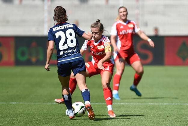 Fussball, Frauen, Saison 2024 2025, 2. Frauen-Bundesliga (1. Spieltag), 1. FC Union Berlin - Hamburger SV, v. l. Pauline Annette Machtens (1. Frauen, HSV), Lisa Heiseler (1. Frauen, 1. FC Union), 24.08. 2024, Copyright: xStefaniexFiebrig MatthiasxKochx