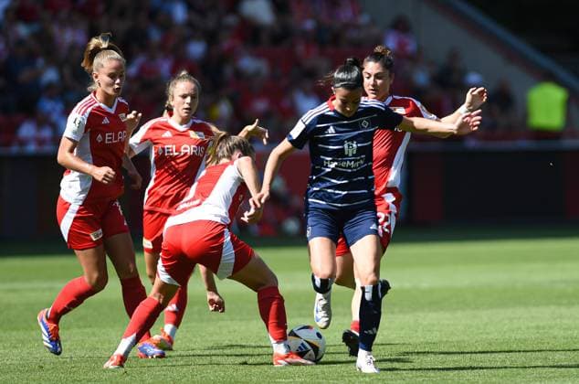 Fussball, Frauen, Saison 2024 2025, 2. Frauen-Bundesliga (1. Spieltag), 1. FC Union Berlin - Hamburger SV, v. l. Charleen Niesler (1. Frauen, 1. FC Union), Lisa Heiseler (1. Frauen, 1. FC Union), Katja Orschmann (1. Frauen, 1. FC Union), Vildan Kardesler (1. Frauen, HSV), Eleni Markou (1. Frauen, 1. FC Union), 24.08. 2024, Copyright: xStefaniexFiebrig MatthiasxKochx