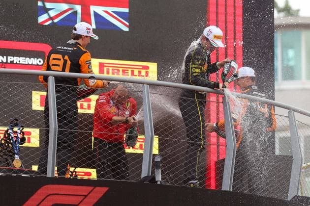 Champagnerdusche l-r: 2 Platz Oscar Piastri (McLaren), WInner, Sieger, Charles Leclerc (Scuderia Ferrari HP), 3 Platz Lando Norris (McLaren), Rennen, Grosser Preis von Italien, Motorsport, Herren, Formel 1, 01.09.2024 Monza Lombardei Italien