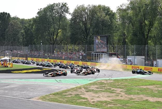 FORMULA 1 PIRELLI GRAN PREMIO D ITALIA 2024 01.09.2024, Autodromo Nazionale di Monza, Monza, FORMULA 1 PIRELLI GRAN PREMIO D ITALIA 2024 ,im Bild Rennstart:, Oscar Piastri (AUS), McLaren F1 Team, Charles Leclerc (MCO), Scuderia Ferrari HP, Lando Norris (GBR), Carlos Sainz Jr. (ESP), Lewis Hamilton (GBR), Mercedes-AMG Petronas Formula One Team, George Russell (GBR), Sergio Perez (MEX), Oracle Red Bull Racing, Max Verstappen (NLD), Nico Hülkenberg (DEU), Haas F1 Team