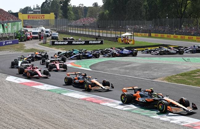 FORMULA 1 PIRELLI GRAN PREMIO D ITALIA 2024 01.09.2024, Autodromo Nazionale di Monza, Monza, FORMULA 1 PIRELLI GRAN PREMIO D ITALIA 2024 ,im Bild Rennstart:, Oscar Piastri (AUS), McLaren F1 Team, Charles Leclerc (MCO), Scuderia Ferrari HP, Lando Norris (GBR), Carlos Sainz Jr. (ESP), Lewis Hamilton (GBR), Mercedes-AMG Petronas Formula One Team, George Russell (GBR), Sergio Perez (MEX), Oracle Red Bull Racing, Max Verstappen (NLD), Nico Hülkenberg (DEU), Haas F1 Team
