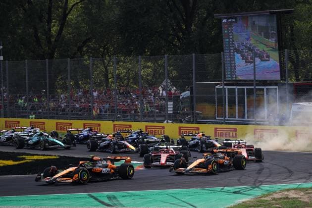 04 NORRIS Lando (gbr), McLaren F1 Team MCL38, action 81 PIASTRI Oscar (aus), McLaren F1 Team MCL38, action during the Formula 1 Pirelli Gran Premio d’Italia 2024, Italian Grand Prix 2024, 16th round of the 2024 Formula One World Championship, WM, Weltmeisterschaft from August 30 to September 1, 2024 on the Autodromo Nazionale Monza, in Monza, Italy - F1 - ITALIAN GRAND PRIX 2024 DPPI Panoramic 240901_R16_ITALIA_DP_XB3_0778