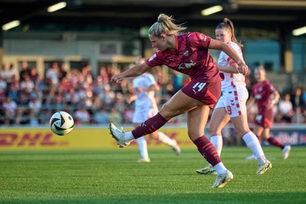 10.09.2024, GER, Frauenfußball, BL, 2024 2025, RB Leipzig - 1. FC Köln Marleen Schimmer (14, RB Leipzig), Freisteller, Aktion, mit Ball, Schuss Leipzig Trainingszentrum der Roten Bulle Sachsen Deutschland