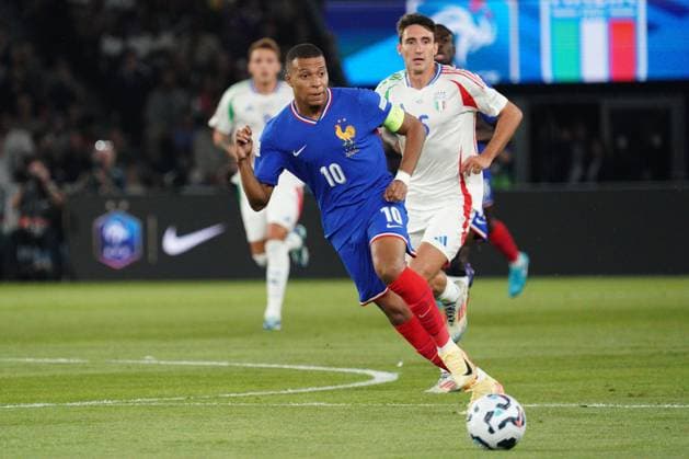 Kylian Mbappe of France France v Italy, UEFA Nations League, League A, Group 2, Football, Stade de France, Paris, France, UK, 06 Sep 2024 EDITORIAL USE ONLY No use with unauthorised audio, video, data, fixture lists, club league logos or live services. Online in-match use limited to 120 images, no video emulation. No use in betting, games or single club league player publications. Copyright: xDavexWinter Shutterstockx 14700274ah