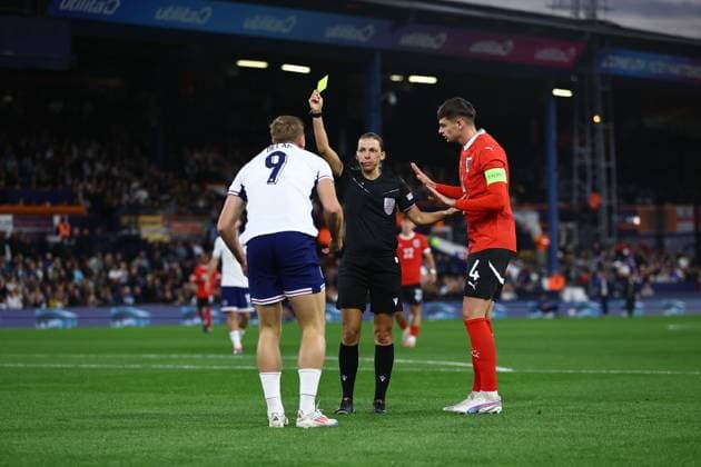 Liam Delap of England U21, U 21 s is shown a yellow card by referee Stephanie Frappart England U21 v Austria U21, International Friendly, Länderspiel, Nationalmannschaft Football, Kenilworth Road, Luton, UK, 09 Sep 2024 EDITORIAL USE ONLY No use with unauthorised audio, video, data, fixture lists, club league logos or live services. Online in-match use limited to 120 images, no video emulation. No use in betting, games or single club league player publications. Copyright: xMichaelxZemanek Shutterstockx 14706562s