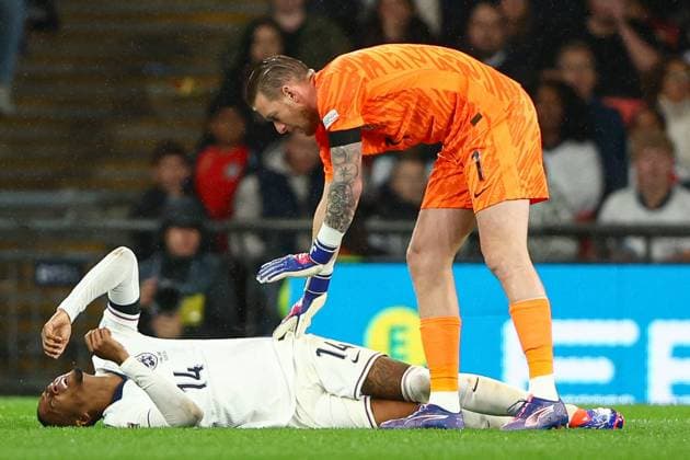 Jordan Pickford of England checks on Ezri Konsa of England after they sustain an injury England v Finland, UEFA Nations League, League B, Group 2, Football, Wembley Stadium, London, UK, 10 Sep 2024 EDITORIAL USE ONLY No use with unauthorised audio, video, data, fixture lists, club league logos or live services. Online in-match use limited to 120 images, no video emulation. No use in betting, games or single club league player publications. Copyright: xKieranxMcManus Shutterstockx 14706825ch