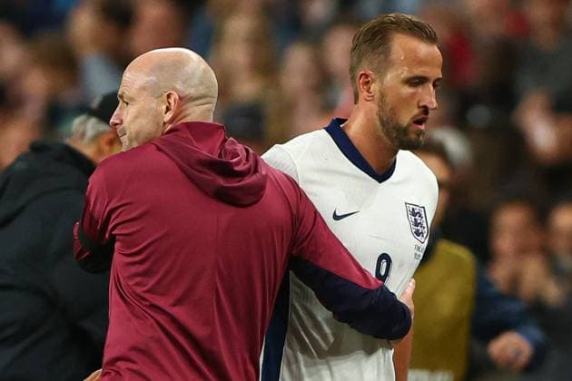 England interim head coach Lee Carsley greets Harry Kane of England in the technical area after they are substituted on their 100th England cap England v Finland, UEFA Nations League, League B, Group 2, Football, Wembley Stadium, London, UK, 10 Sep 2024 EDITORIAL USE ONLY No use with unauthorised audio, video, data, fixture lists, club league logos or live services. Online in-match use limited to 120 images, no video emulation. No use in betting, games or single club league player publications. Copyright: xKieranxMcManus Shutterstockx 14706825dr