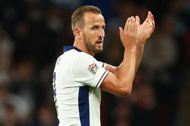 Harry Kane of England applauds the fans as they leave the pitch on their 100th cap England v Finland, UEFA Nations League, League B, Group 2, Football, Wembley Stadium, London, UK, 10 Sep 2024 EDITORIAL USE ONLY No use with unauthorised audio, video, data, fixture lists, club league logos or live services. Online in-match use limited to 120 images, no video emulation. No use in betting, games or single club league player publications. Copyright: xKieranxMcManus Shutterstockx 14706825du