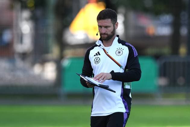 Co-Trainer Shkodran Mustafi ( Deutschland U 17 ). GER, DFB Fussball, Vier Nationen Turnier, Deutschland U 17 vs Mexico U 17, Spielzeit 2024 2025, 07.09.2024 DFL DFB REGULATIONS PROHIBIT ANY USE OF PHOTOGRAPHS AS IMAGE SEQUENCES AND OR QUASI-VIDEO GER, DFB Fussball, Vier Nationen Turnier, Deutschland U 17 vs Mexico U 17, Spielzeit 2024 2025, 07.09.2024 Duisburg Copyright: xEibner-Pressefoto ThomasxThienelx EP_TTL