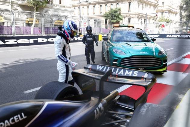 43 COLAPINTO Franco (arg), Williams Racing FW46, action, crash, accident, medical car, during the Formula 1 Azerbaijan Grand Prix 2024, 17th round of the 2024 Formula One World Championship, WM, Weltmeisterschaft from September 13 to 15, 2024 on the Baku City Circuit, in Baku, Azerbaijan - F1 - AZERBAIJAN GRAND PRIX 2024 DPPI Panoramic 240913_R17_AZERBAIJAN_DP_FG0O6101