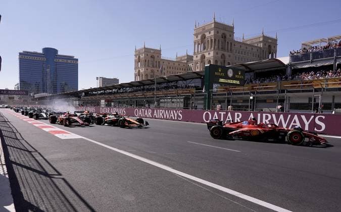 FORMULA 1 QATAR AIRWAYS AZERBAIJAN GRAND PRIX 2024 15.09.2024, Baku City Circuit , Baku, FORMULA 1 QATAR AIRWAYS AZERBAIJAN GRAND PRIX 2024 ,im Bild Rennstart:, Charles Leclerc (MCO), Scuderia Ferrari HP, Oscar Piastri (AUS), McLaren F1 Team, Sergio Perez (MEX), Oracle Red Bull Racing, Carlos Sainz Jr. (ESP), George Russell (GBR), Mercedes-AMG Petronas Formula One Team, Max Verstappen (NLD), Fernando Alonso (ESP), Aston Martin Aramco Cognizant Formula One Team, Nico Hülkenberg (DEU), MoneyGram Haas F1 Team