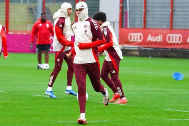 Aleksandar Pavlovic (FC Bayern Muenchen, 45) beim Training im Regen, Abschlusstraining, FC Bayern Muenchen, Fussball, UEFA Champions League, 1. Spieltag, Saison 24 25, 16.09.2024, Abschlusstraining, FC Bayern Muenchen, Fussball, UEFA Champions League, 1. Spieltag, Saison 24 25, 16.09.2024 Muenchen Copyright: xEibner-Pressefoto JennixMaulx EP_JML
