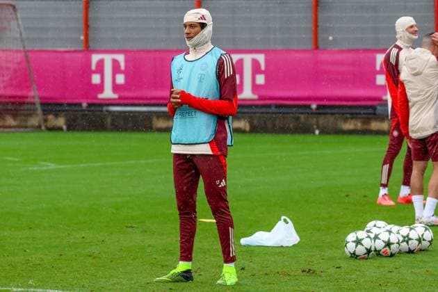 Michael Olise (FC Bayern Muenchen 17) beim Training im Regen, Abschlusstraining, FC Bayern Muenchen, Fussball, UEFA Champions League, 1. Spieltag, Saison 24 25, 16.09.2024, Abschlusstraining, FC Bayern Muenchen, Fussball, UEFA Champions League, 1. Spieltag, Saison 24 25, 16.09.2024 Muenchen Copyright: xEibner-Pressefoto JennixMaulx EP_JML