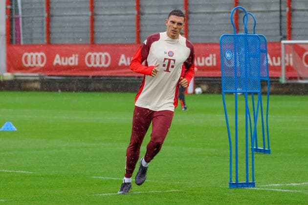 Joao Palhinha (FC Bayern Muenchen, 16) beim Training im Regen, Abschlusstraining, FC Bayern Muenchen, Fussball, UEFA Champions League, 1. Spieltag, Saison 24 25, 16.09.2024, Abschlusstraining, FC Bayern Muenchen, Fussball, UEFA Champions League, 1. Spieltag, Saison 24 25, 16.09.2024 Muenchen Copyright: xEibner-Pressefoto JennixMaulx EP_JML