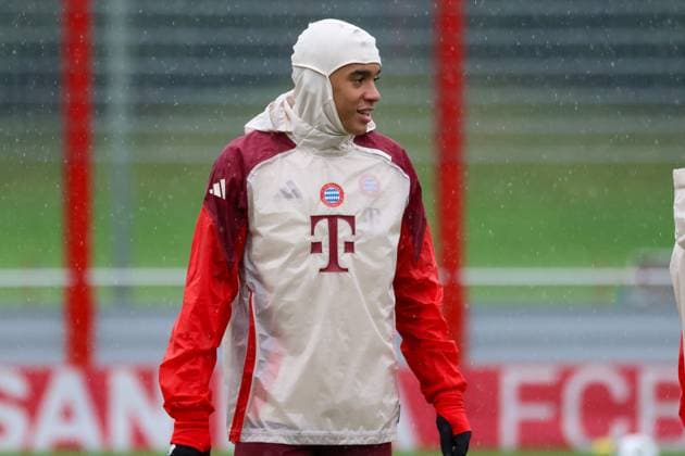Jamal Musiala (FC Bayern Muenchen, 42) beim Training im Regen, Abschlusstraining, FC Bayern Muenchen, Fussball, UEFA Champions League, 1. Spieltag, Saison 24 25, 16.09.2024, Abschlusstraining, FC Bayern Muenchen, Fussball, UEFA Champions League, 1. Spieltag, Saison 24 25, 16.09.2024 Muenchen Copyright: xEibner-Pressefoto JennixMaulx EP_JML
