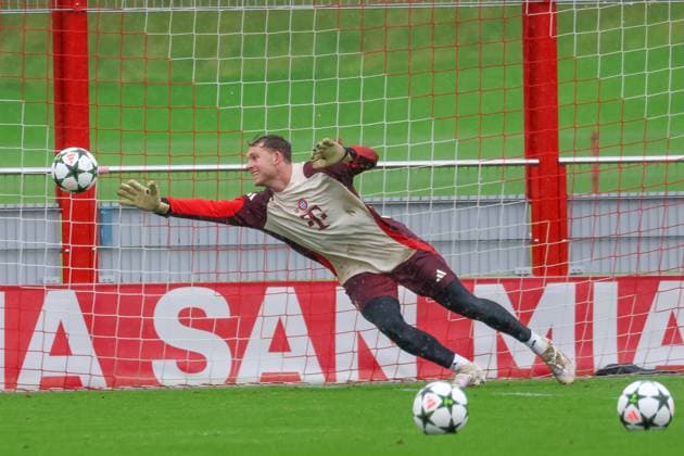 Daniel Peretz (FC Bayern Muenchen, 18) beim Training im Regen, Abschlusstraining, FC Bayern Muenchen, Fussball, UEFA Champions League, 1. Spieltag, Saison 24 25, 16.09.2024, Abschlusstraining, FC Bayern Muenchen, Fussball, UEFA Champions League, 1. Spieltag, Saison 24 25, 16.09.2024 Muenchen Copyright: xEibner-Pressefoto JennixMaulx EP_JML