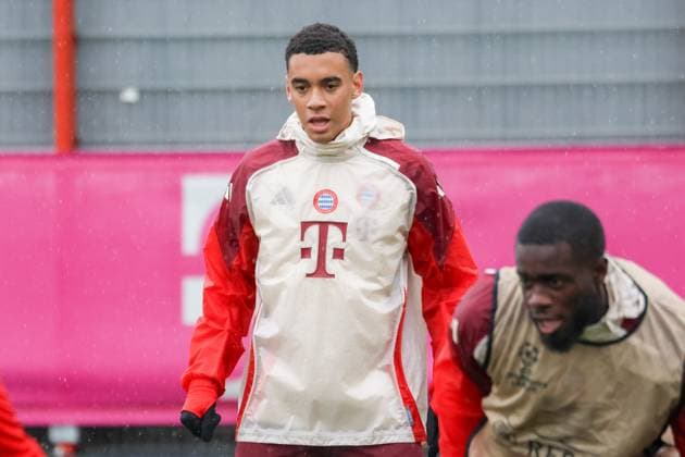 Jamal Musiala (FC Bayern Muenchen, 42) beim Training im Regen, Abschlusstraining, FC Bayern Muenchen, Fussball, UEFA Champions League, 1. Spieltag, Saison 24 25, 16.09.2024, Abschlusstraining, FC Bayern Muenchen, Fussball, UEFA Champions League, 1. Spieltag, Saison 24 25, 16.09.2024 Muenchen Copyright: xEibner-Pressefoto JennixMaulx EP_JML