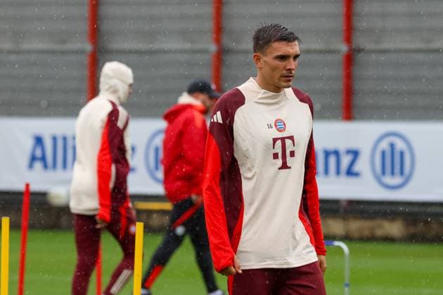 Joao Palhinha (FC Bayern Muenchen, 16) beim Training im Regen, Abschlusstraining, FC Bayern Muenchen, Fussball, UEFA Champions League, 1. Spieltag, Saison 24 25, 16.09.2024, Abschlusstraining, FC Bayern Muenchen, Fussball, UEFA Champions League, 1. Spieltag, Saison 24 25, 16.09.2024 Muenchen Copyright: xEibner-Pressefoto JennixMaulx EP_JML