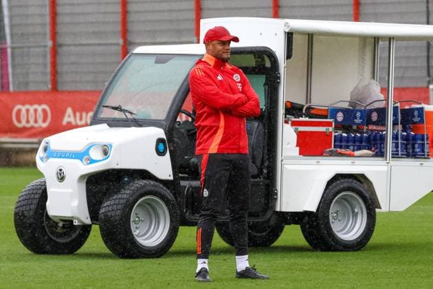 Vincent Kompany (FC Bayern Muenchen, Cheftrainer) beim Training im Regen, Abschlusstraining, FC Bayern Muenchen, Fussball, UEFA Champions League, 1. Spieltag, Saison 24 25, 16.09.2024, Abschlusstraining, FC Bayern Muenchen, Fussball, UEFA Champions League, 1. Spieltag, Saison 24 25, 16.09.2024 Muenchen Copyright: xEibner-Pressefoto JennixMaulx EP_JML