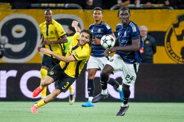 Jaouen Hadjam (BSC Young Boys, 03) und Amadou Onana (Aston Villa, 24) im Laufduell , Fussball, UEFA Champions League, 1. Spieltag, 2024 2025, Young Boys Bern vs. Aston Villa, 17.09.2024, Stadion Wankdorf, Bern, Schweiz Bern Stadion Wankdorf Bern Schweiz Copyright: xGrantxHubbsx
