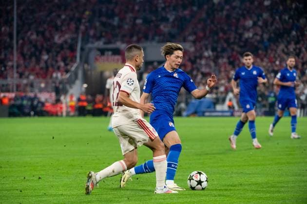Takuya Ogiwara (GNK Dinamo, 03) im Zweikampf mit Raphael Guerreiro (FC Bayern Muenchen, 22), GER, FC Bayern Muenchen vs. GNK Dinamo Zagreb, Fussball, Champions League, 1. Spieltag, Spielzeit 2024 2025, 17.09.2024 GER, FC Bayern Muenchen vs. GNK Dinamo Zagreb, Fussball, Champions League, 1. Spieltag, Spielzeit 2024 2025, 17.09.2024 Muenchen Copyright: xEibner-Pressefoto Memmlerx EP_MMR