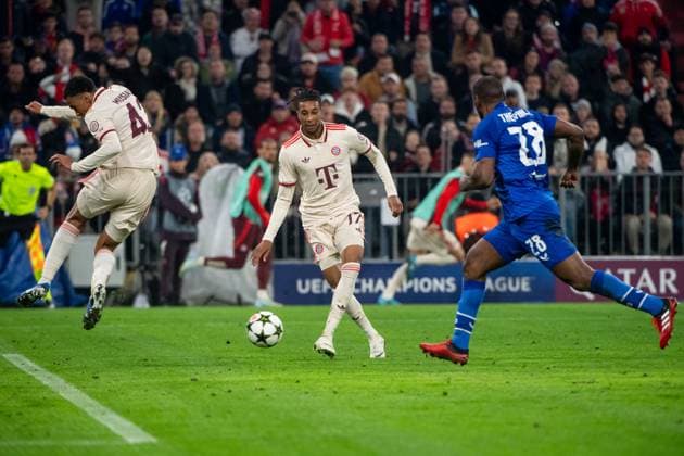Michael Olise (FC Bayern Muenchen, 17) trifft das Tor zum 5:2, GER, FC Bayern Muenchen vs. GNK Dinamo Zagreb, Fussball, Champions League, 1. Spieltag, Spielzeit 2024 2025, 17.09.2024 GER, FC Bayern Muenchen vs. GNK Dinamo Zagreb, Fussball, Champions League, 1. Spieltag, Spielzeit 2024 2025, 17.09.2024 Muenchen Copyright: xEibner-Pressefoto Memmlerx EP_MMR