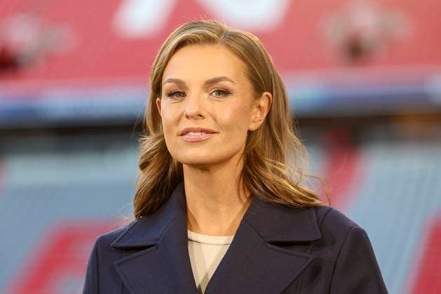 Laura Wontorra lacht, UEFA Champions League 2024 25 League Phase MD1, FC Bayern München v GNK Dinamo, Allianz Arena am 17. September 2024 in München, Deutschland. (Foto von Marco Steinbrenner DeFodi Images) Laura Wontorra smiles, UEFA Champions League 2024 25 League Phase MD1, FC Bayern München v GNK Dinamo, Allianz Arena, September 17, 2024 in Munich, Germany. (Photo by Marco Steinbrenner DeFodi Images) Defodi-700_muenchen_zagreb_20240917_174