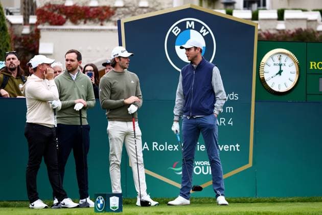 Rory Mcilroy of Northern Ireland, Former Footballer Gareth Bale and Former Cricketer Stuart Broad speak. BMW PGA, Golf Herren Championship, Celebrity Pro-Am, Golf, Wentworth, Surrey, UK - 18 Sep 2024 EDITORIAL USE ONLY No use with unauthorised audio, video, data, fixture lists (outside the EU), club league logos or live services. Online in-match use limited to 45 images (+15 in extra time). No use to emulate moving images. No use in betting, games or Copyright: xJamesxMarsh Shutterstockx 14726391be