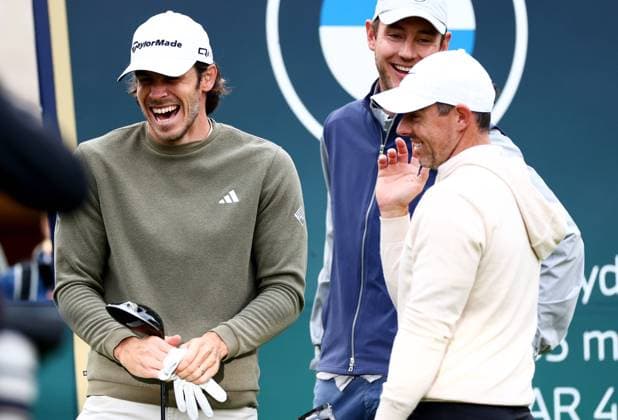 Former Footballer Gareth Bale and Rory Mcilroy of Northern Ireland share a joke. BMW PGA, Golf Herren Championship, Celebrity Pro-Am, Golf, Wentworth, Surrey, UK - 18 Sep 2024 EDITORIAL USE ONLY No use with unauthorised audio, video, data, fixture lists (outside the EU), club league logos or live services. Online in-match use limited to 45 images (+15 in extra time). No use to emulate moving images. No use in betting, games or Copyright: xJamesxMarsh Shutterstockx 14726391as