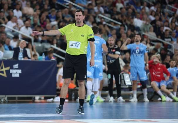 HC Zagreb v Aalborg Handbold - EHF Champions League ZAGREB, CROATIA - SEPTEMBER 18: Referee Jiri Novotny during EHF Champions League Group Phase match between HC Zagreb and Aalborg Handbold at Arena Zagreb on September 18, 2024 in Zagreb, Croatia. SanjinxStrukic PIXSELL