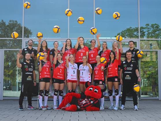 Teamfoto, Mannschaftsfoto, Media-Day in der Handwerkskammer Dresden, Media Day, Fototermin, Fotoshooting, Dresdner SC, Volleyball, 1. Bundesliga Frauen, 1. Liga, DSC, Saison 2024 2025, 18.09.2024,