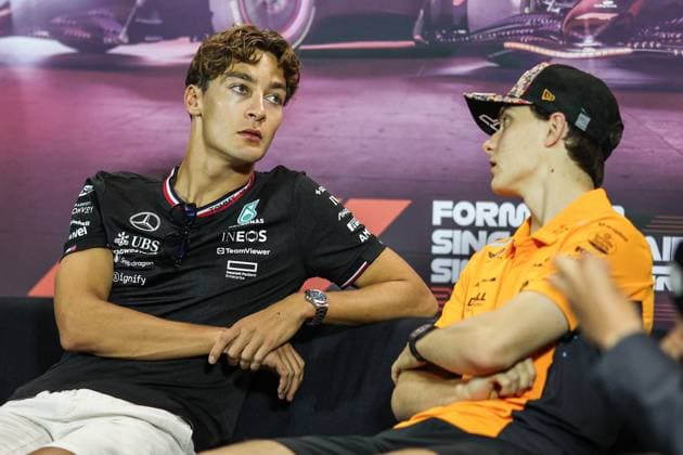 RUSSELL George (gbr), Mercedes AMG F1 Team W15, portrait PIASTRI Oscar (aus), McLaren F1 Team MCL38, portrait press conference, PK, Pressekonferenz during the Formula 1 Singapore Grand Prix 2024, 18th round of the 2024 Formula One World Championship, WM, Weltmeisterschaft from September 20 to 22, 2024 on the Marina Bay Circuit, in Singapore, Singapore - F1 - SINGAPORE GRAND PRIX 2024 DPPI Panoramic 240919_R18_SINGAPORE_DP_XB3_8357_1