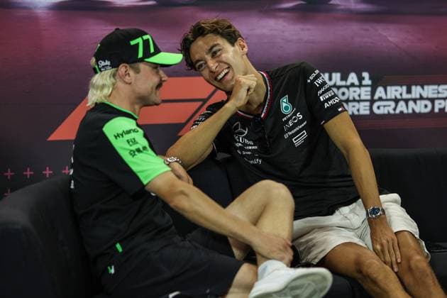 Sport Bilder des Tages RUSSELL George (gbr), Mercedes AMG F1 Team W15, portrait BOTTAS Valtteri (fin), Stake F1 Team Kick Sauber C44, portrait press conference, PK, Pressekonferenz during the Formula 1 Singapore Grand Prix 2024, 18th round of the 2024 Formula One World Championship, WM, Weltmeisterschaft from September 20 to 22, 2024 on the Marina Bay Circuit, in Singapore, Singapore - F1 - SINGAPORE GRAND PRIX 2024 DPPI Panoramic 240919_R18_SINGAPORE_DP_XB3_8431