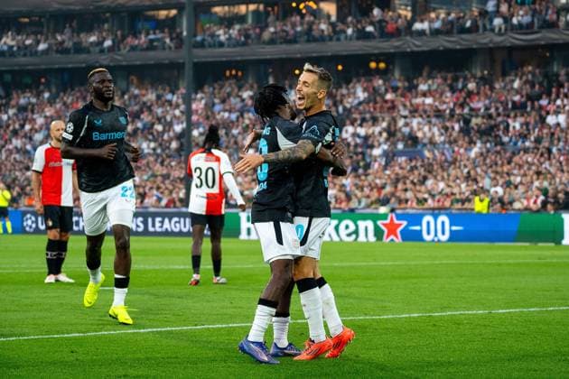 Jubel von Leverkusen zum 0:2 Feyenoord Rotterdam vs. Bayer Leverkusen, Fussball, Champions League, 1. Spieltag, Saison 2024 2025, 19.09.2024 Feyenoord Rotterdam vs. Bayer Leverkusen, Fussball, Champions League, 1. Spieltag, Saison 2024 2025, 19.09.2024 Rotterdam Copyright: xEibner-Pressefoto JustinxDerondex EP_JDU
