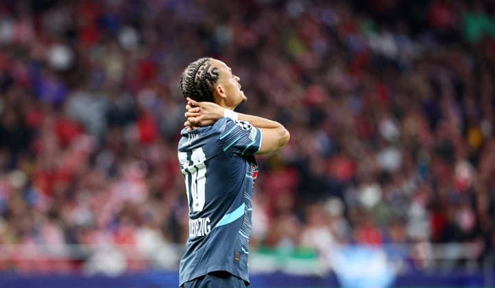 Madrid, 19.09.2024, Estadio Wanda Metropolitano, Fussball, UEFA Champions League, 1. Spieltag , Atletico Madrid vs. RB Leipzig , Im Bild: Xavi Simons (10, RB Leipzig), Enttäuschung nach vergebener Chance , Only editorial use! Foto nur zur redaktionellen Nutzung bestimmt! , UEFA regulations prohibit any use of photographs as image sequences and or quasi-video ,