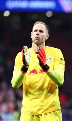 Madrid, 19.09.2024, Estadio Wanda Metropolitano, Fussball, UEFA Champions League, 1. Spieltag , Atletico Madrid vs. RB Leipzig 2:1 (1:1) , Enttäuschte leipziger Spieler nach der Niederlage. Im Bild: Torwart Peter Gulacsi (1, RB Leipzig) , Only editorial use! Foto nur zur redaktionellen Nutzung bestimmt! , UEFA regulations prohibit any use of photographs as image sequences and or quasi-video ,