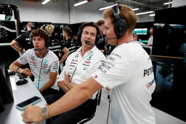 KIMI ANTONELLI Andrea (ita), Junior Driver of Mercedes AMG F1 Team, portrait WOLFF Toto (aut), Team Principal & CEO of Mercedes AMG F1 Team, portrait SCHUMACHER Mick, Junior Driver of Mercedes AMG F1 Team, portrait during the Formula 1 Singapore Grand Prix 2024, 18th round of the 2024 Formula One World Championship, WM, Weltmeisterschaft from September 20 to 22, 2024 on the Marina Bay Circuit, in Singapore, Singapore - F1 - SINGAPORE GRAND PRIX 2024 DPPI Panoramic 240920_R18_SINGAPORE_DP_F12024GP18SIN_JK552945